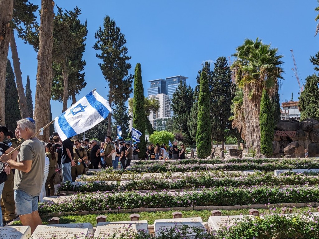 לוויתה של רב"ט מיה ויאלובו פולו, בית העלמין נחלת יצחק, אוקטובר 2023